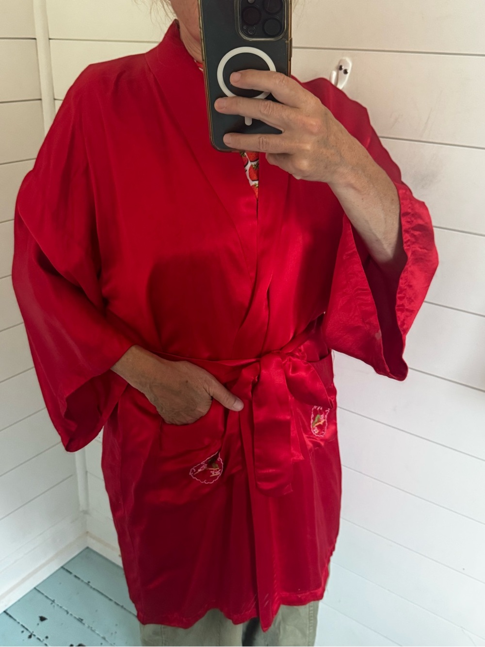 Vintage Chinese Satin Silk Robe One Size. Hand Embroidered 06-70’s